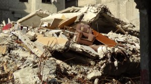 Von den Kämpfen zerstörte Gebäude in Harasta.